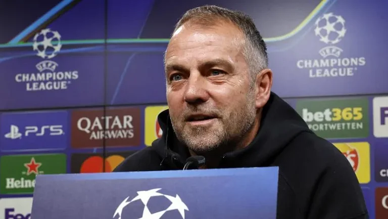 Флик призвал игроков Барселоны сыграть без страха и с радостью