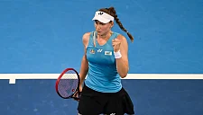 Рыбакина сравнялась с Швёнтек по редкому показателю камбэков