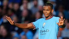 «Тоттенхэм» хочет приобрести Аканджи