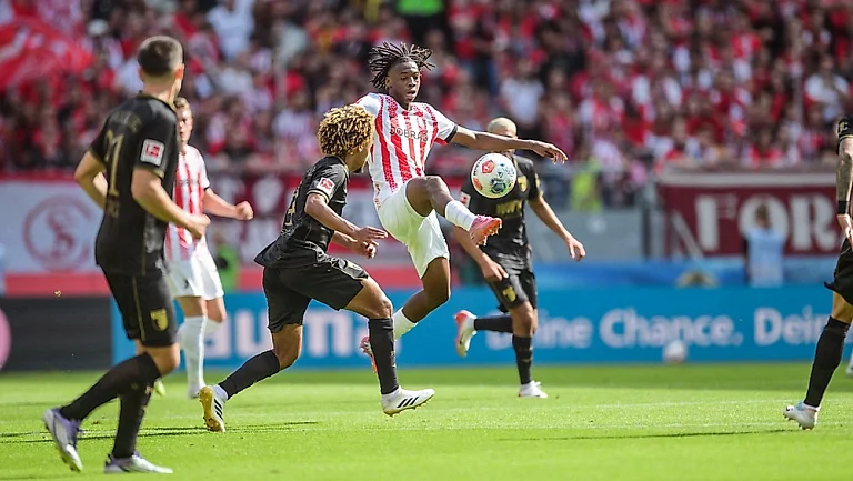 «Фрайбург» проиграл «Аугсбургу» в первом туре Бундеслиги