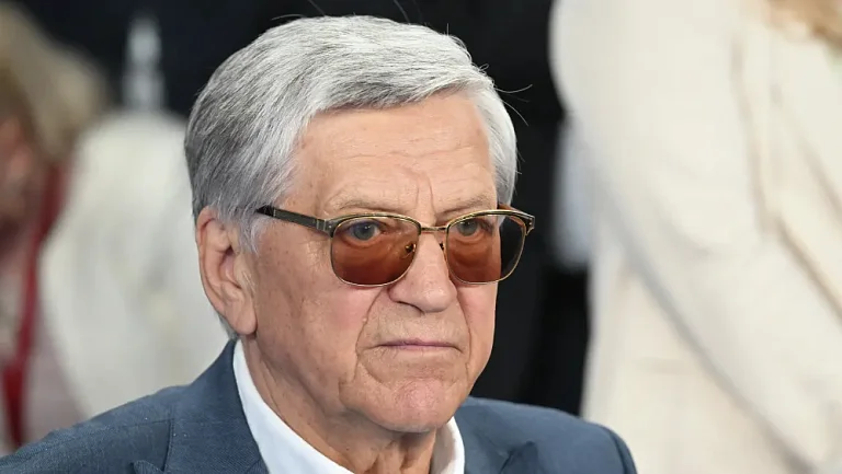 Тихонов обвинил Большунова в неуважении к России: «Занесло парня»