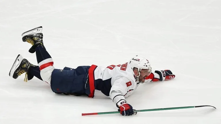 Алексеев рассказал о бурной атмосфере, когда Овечкин побил рекорд Гретцки