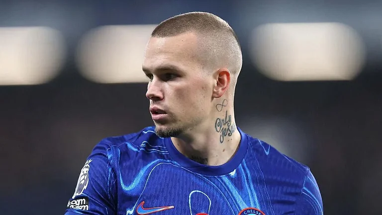 Мудрику запретили водить автомобиль и наложили штраф