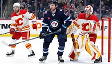 «Виннипег» Наместникова вырвал победу у «Калгари» в серии буллитов — 4:3