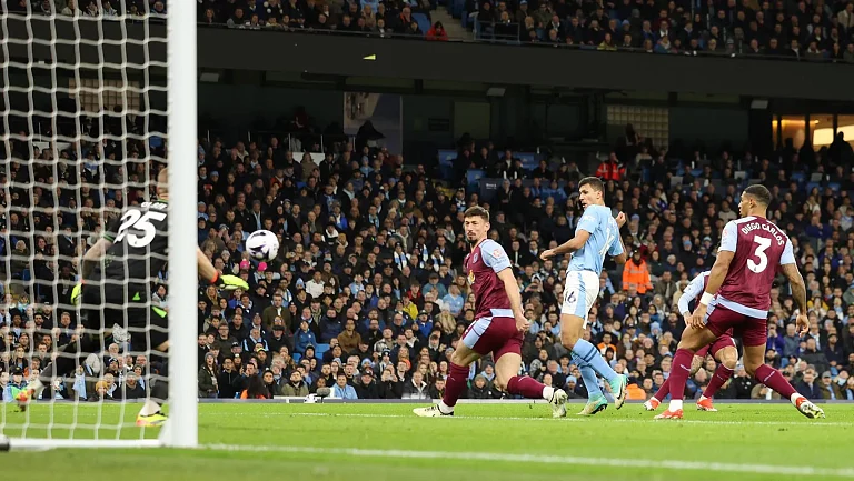 Манчестер рискует оступиться дома без своих звёздных лидеров