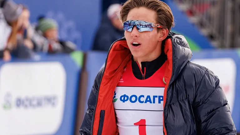 Мама Коростылёва призвала «не хоронить наши лыжи» после успеха сына на Тур де Ски
