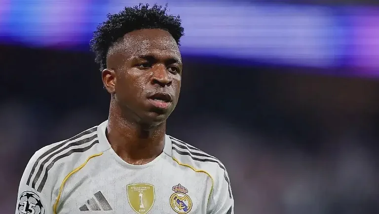 Фанату «Альбасете» грозит огромный штраф за бросок банановой кожуры в Винисиуса 