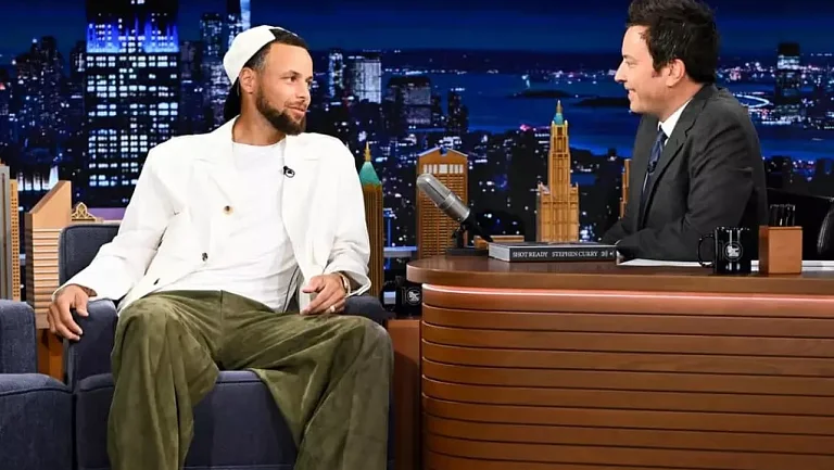 Карри презентовал книгу «Shot Ready» на шоу Джимми Фэллона