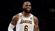 Экс-баскетболист НБА поддержал Леброна после рекламы Hennessy