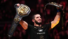 Чемпион UFC Махачев получил награду за лучший удушающий приём 2025 года