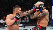 Топурия уничтожил Оливейру за 2 минуты и взял чемпионский пояс UFC в лёгком весе