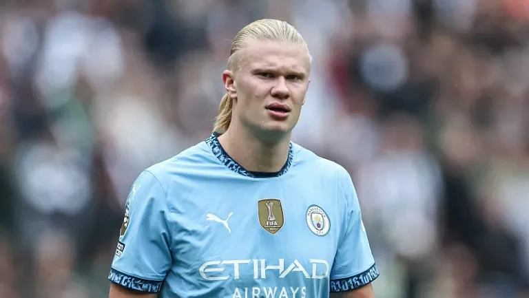 Холанд обошел Сульшера по голам в АПЛ