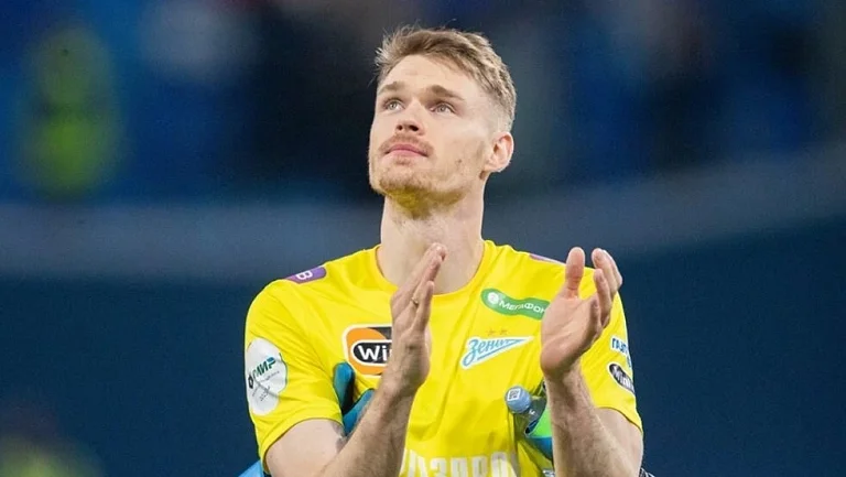 Адамов стал лучшим игроком «Зенита» по итогам июля и августа