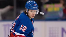 «Рейнджерс» с Панариным и Шестёркиным проиграл «Айлендерс»