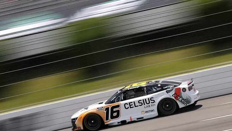 Экипаж Эй-Джея Альмендингера оштрафован за двойной провал техконтроля