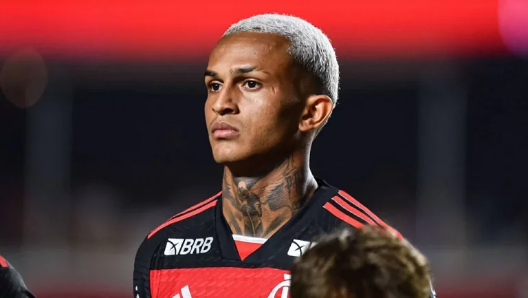 «Фламенго» ищет замену Уэсли и ведет переговоры с «Зенитом» и «Шахтером»