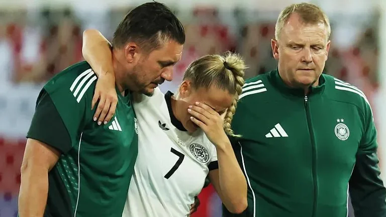 Джулия Гвинн покидает Евро после ужасающего повреждения