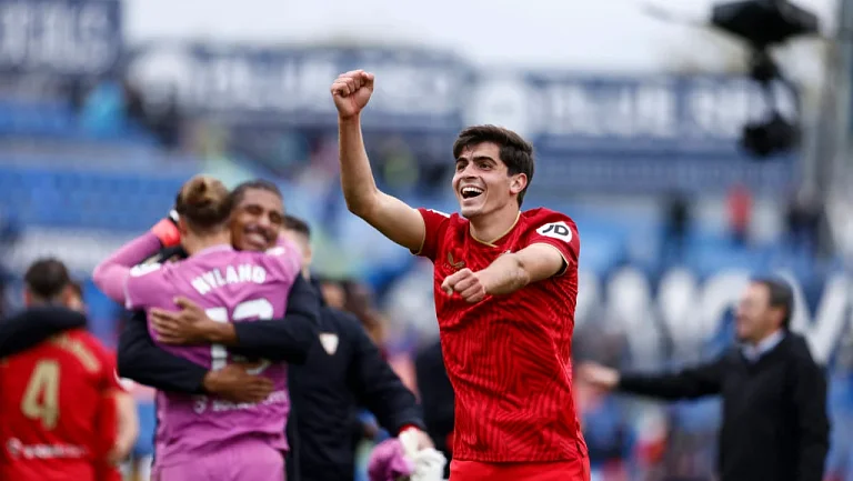 «Наполи» продолжает бороться за переход Хуанлу Санчеса