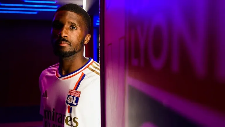 Клинтон Мата хочет продолжить карьеру в «Лионе»