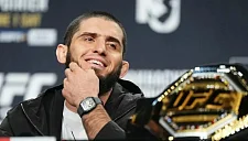 Махачев признан лучшим бойцом 2025 года по версии MMAFighting