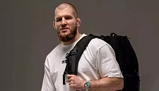 Раисов на распутье: предложение от ACA на столе, но боец всё ещё ждёт звонка из UFC