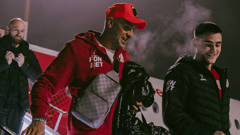 Футболисты «Акрона» добрались до Санкт-Петербурга