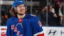 Артемий Панарин отдал 4 голевых паса за «Рейнджерс» в игре НХЛ с «Тампой»