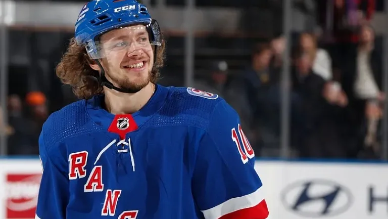 Артемий Панарин отдал 4 голевых паса за «Рейнджерс» в игре НХЛ с «Тампой»