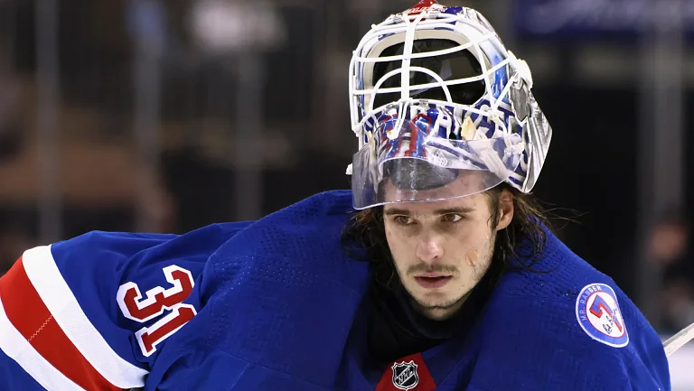 Шестёркин не смог сам покинуть лёд после столкновения в матче с «Ютой»