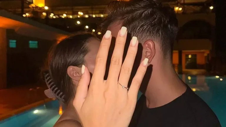 Дарья Трофимова обручилась с возлюбленным во время отдыха в Турции