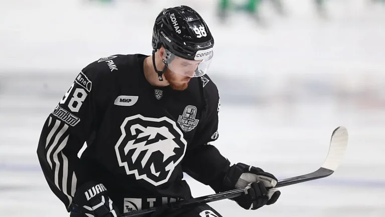 Защитник «Трактора» Дронов дисквалифицирован на 5 матчей за контакт с судьей