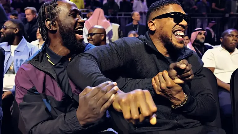 Энтони Джошуа высказался об уходе Теренса Кроуфорда из бокса