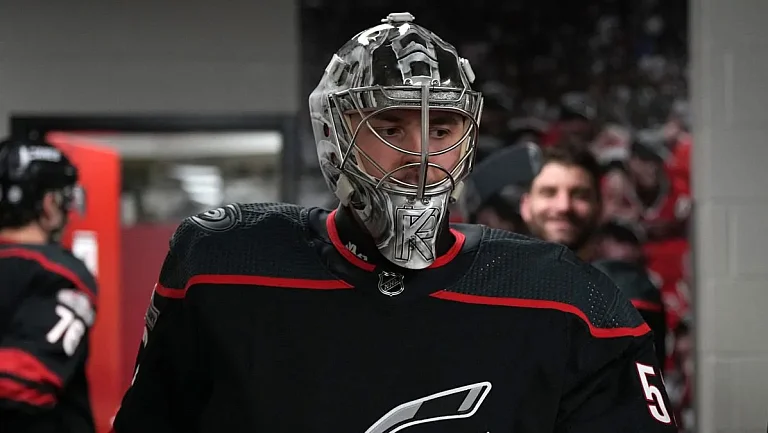 Кочетков вышел в топ-4 вратарей «Каролины» по шатаутам в НХЛ