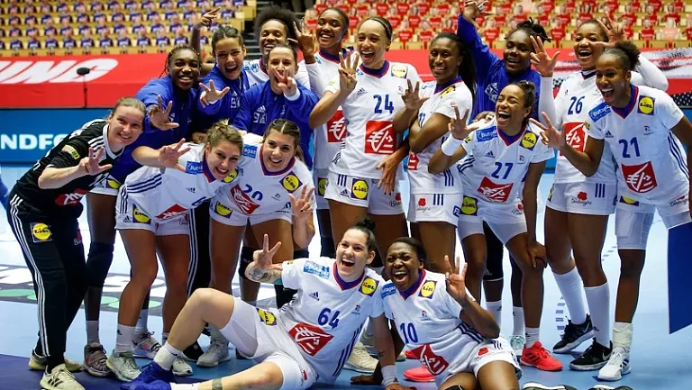 Лилу Пинта и Фату Карамоко вызваны в сборную Франции по гандболу