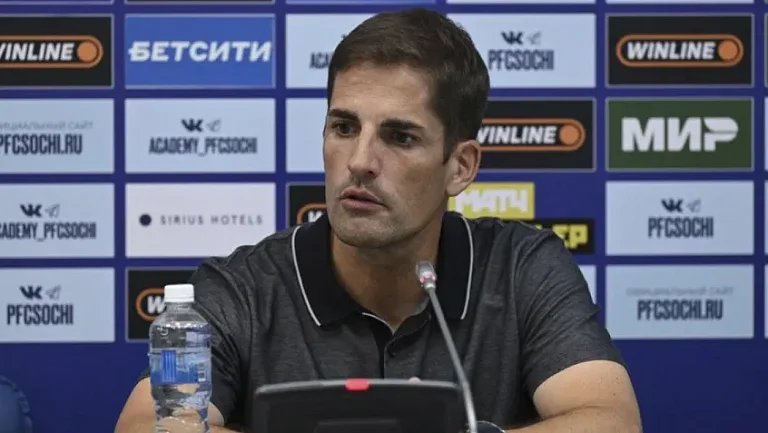 Роберт Морено покинул должность главного тренера футбольного клуба «Сочи»