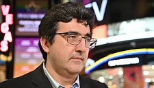 14 тысяч человек требует отобрать титулы у Крамника после смерти шахматиста