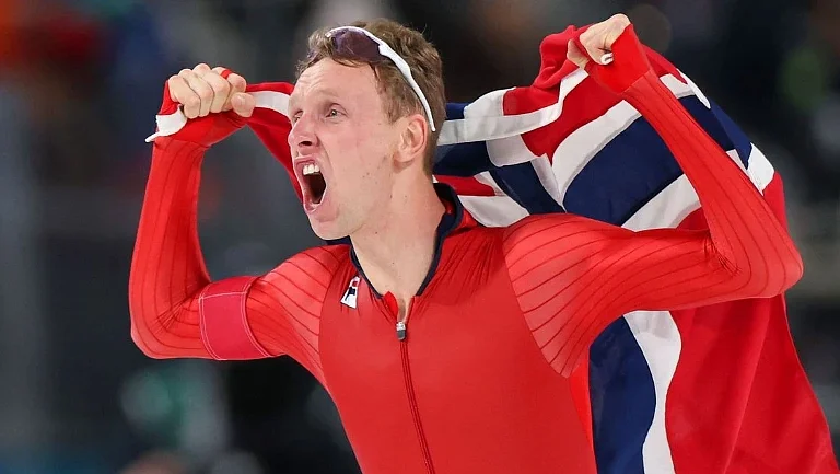 Конькобежец Эйтрем установил новый олимпийский рекорд на 5000 метров