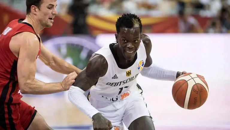 Шредер привел Германию к победе над Испанией в овертайме