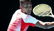 Феликс Оже-Альяссим вышел в четвертьфинал турнира ATP-500 в Гамбурге