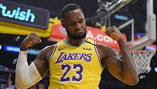 Леброн Джеймс может уйти в другую лигу
