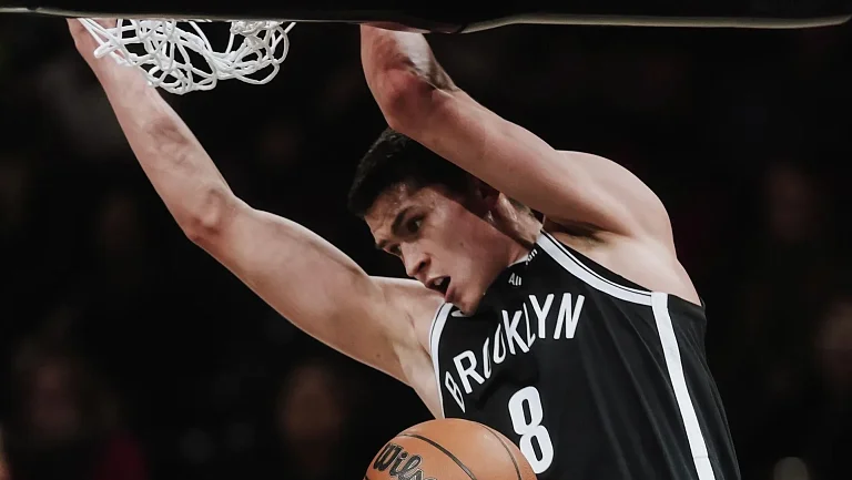 15 очков Дёмина не спасли «Бруклин» от поражения в матче с «Финиксом»