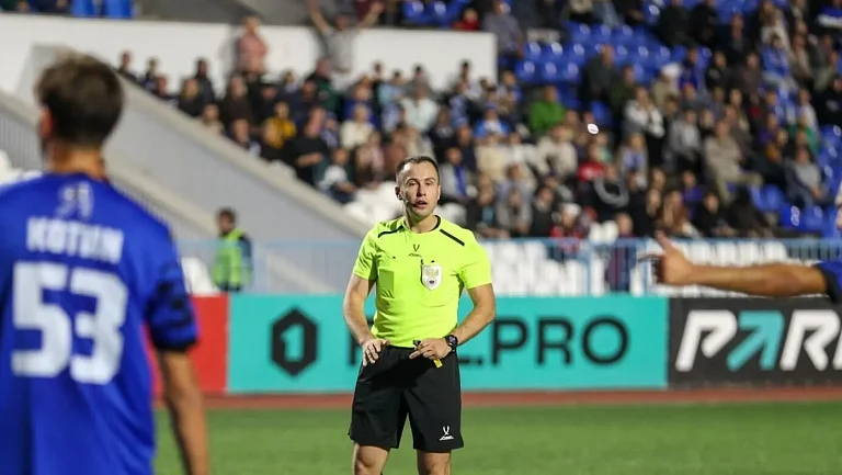 Арбитра, избившего пешехода в Казани, отстранили от матчей ФНЛ