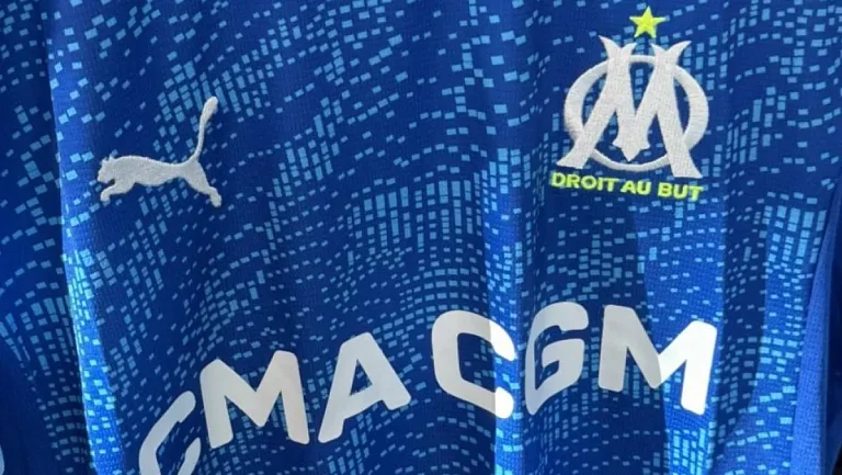 «Марсель» представил третий комплект формы на предстоящий сезон