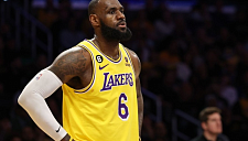 Леброн Джеймс опубликовал редкую фотографию из школьных лет