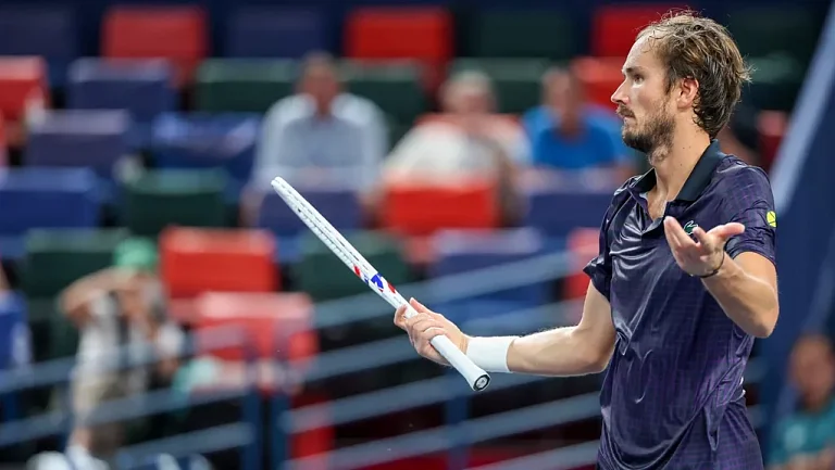 Селиваненко хочет объяснить, почему Медведев проиграл Тьену на AO-2026