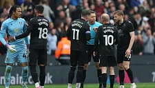 Клуб из Чемпионшипа наказан за просрочку выплат игрокам