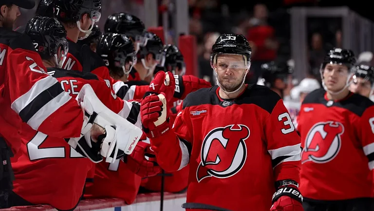 «Виннипег» победил «Нью-Джерси» в игре после возвращения Дадонова