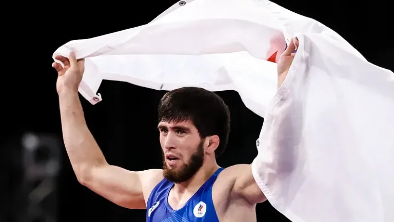 Российский борец Заур Угуев выступит на турнире PWL 11 в Ташкенте