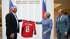 Александр Овечкин в Совете Федерации: как легенда НХЛ чествовал Россию