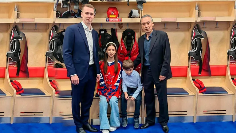 Экс-менеджер сборной России Попов продает награды сына после его гибели на СВО